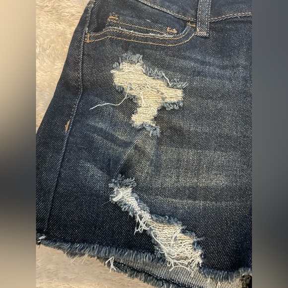 BNWT, SO, shortie distressed shorts, juniors size 5 - Picture 4 of 11